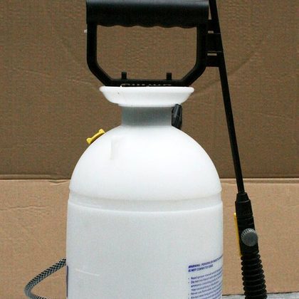 Drucksprüher mit Handpumpe