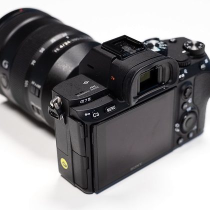 Sony NEX 5 Systemkamera mit ZoomObjektiv und Blitz