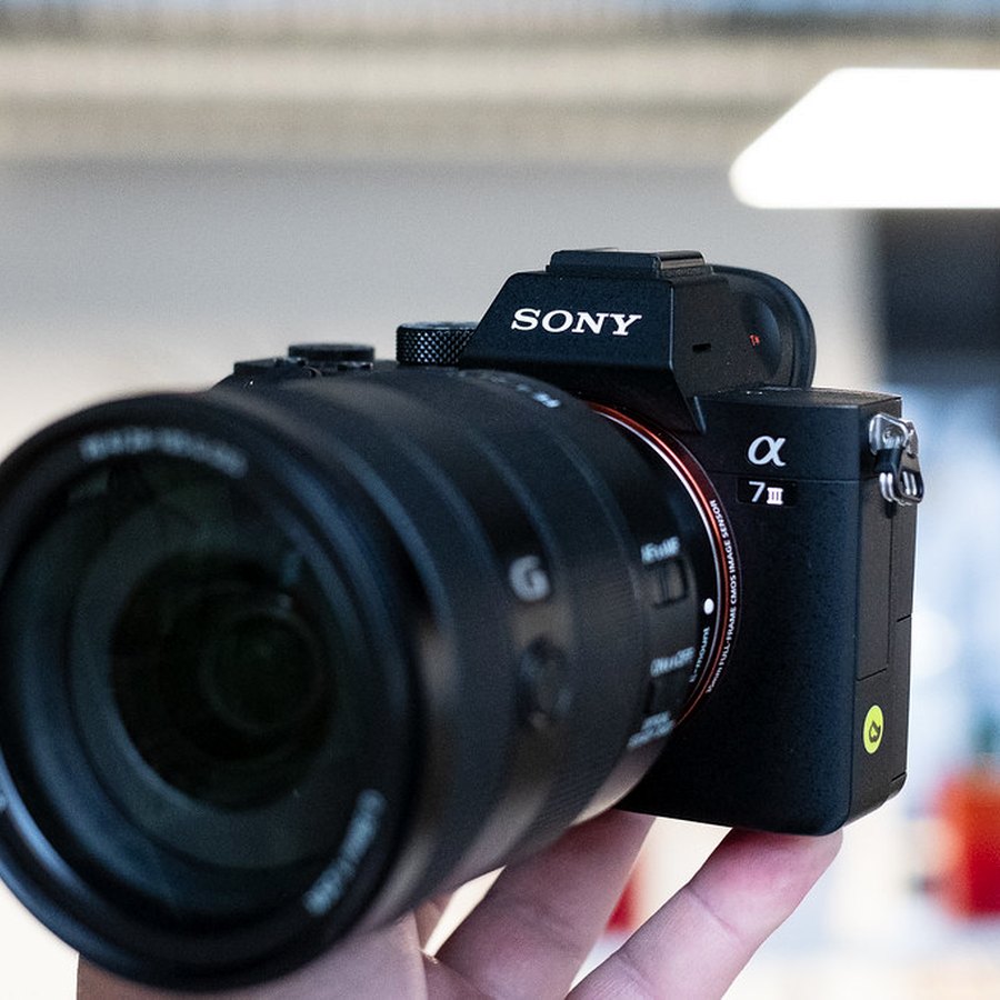 Sony NEX 5 Systemkamera mit ZoomObjektiv und Blitz
