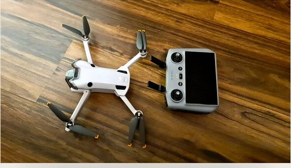 DJI Mini 4 Pro Drohne