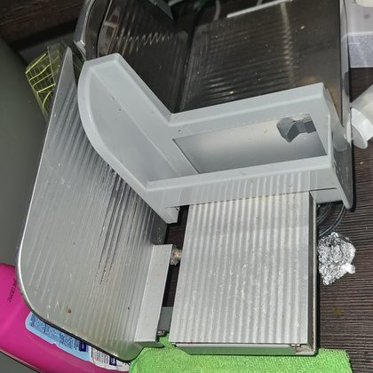 Elektrische Allesschneidemaschine
