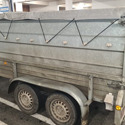 Tandem-Bordwandanhänger mit Hochplane
